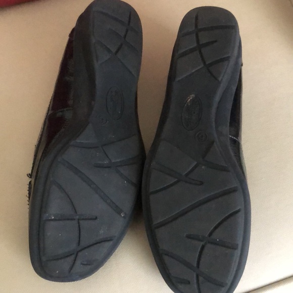 Size 6 NWOT patent leather flats! Super comfy and cute! - Picture 3 of 5